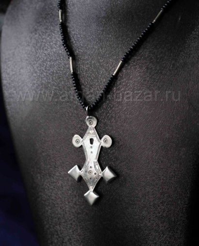 Колье с подвеской в виде туарегского амулета Tchimoumenene