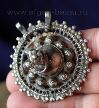 Подвеска, сделанная из детали старого афганского нагрудного украшения. Афганиста