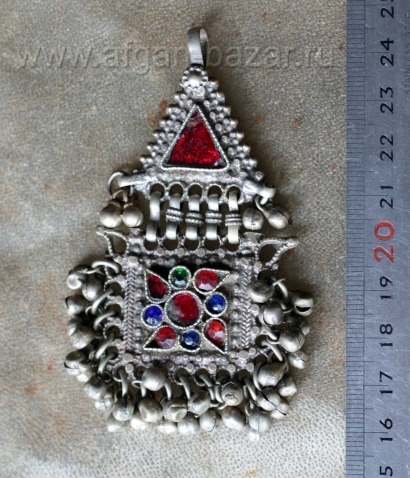 Афганская подвеска-амулет, деталь украшения или костюма. Афганистан или Пакистан, племена Кучи, середина 20 в. Афганская подвеска-амулет, деталь украшения или костюма. Афганистан или Пакистан