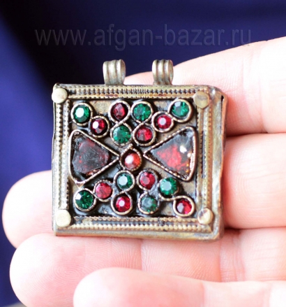 Подвеска-амулет Тавиз. Афганистан или Пакистан, племена Кучи, 20 в. Подвеска-амулет Тавиз. Афганистан или Пакистан, племена Кучи, 20 в.