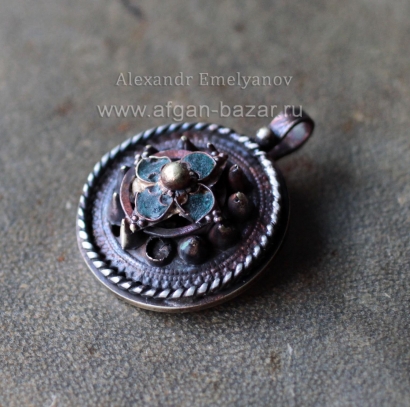 Подвеска в винтажном стиле из монеты по мотивам афганских племенных украшений. А