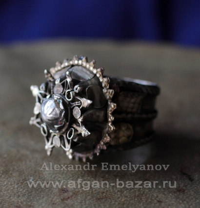 Перстень в кашмирском стиле, выполненный по образцу традиционных  украшений Афга