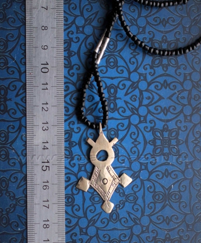 Колье с подвеской в виде туарегского амулета Agades cross. Марокко, современная работа Колье с подвеской в виде туарегского амулета Agades cross. Марокко, современная