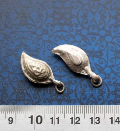 Лот из двух старых подвесок "бадамча"- детали украшения. Афганистан, 20 в.