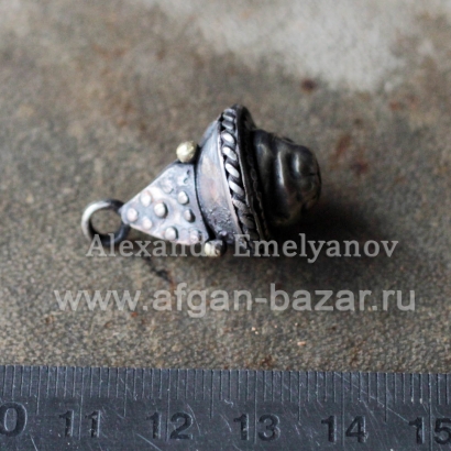 Подвеска-бусина, сделанная из деталей старых афганских украшений