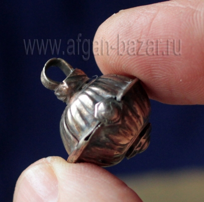 Подвеска-бусина, сделанная из деталей старых афганских украшений