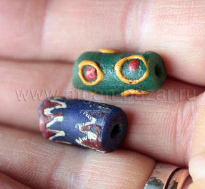 Африканские стеклянные бусины Кробо - African Ghana Krobo Beads. Лот из двух бус