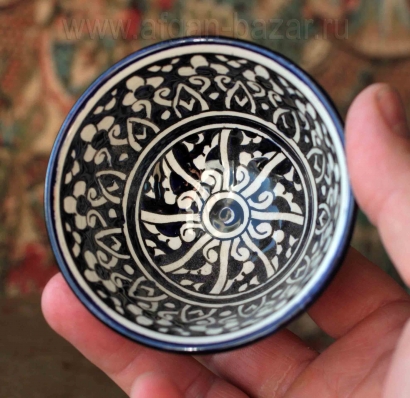 Керамическая чашка с орнаментом Сиях калам. Узбекистан, современная работа