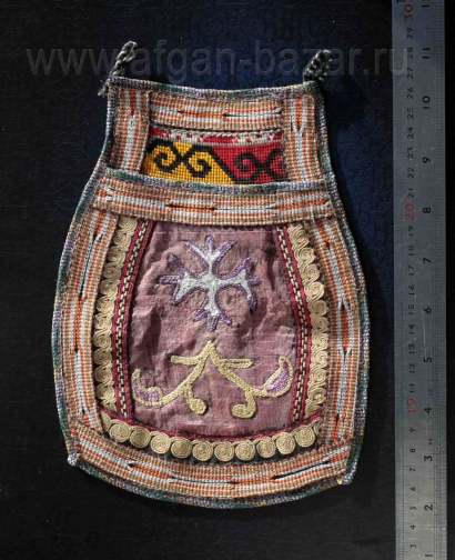 Традиционная бухарская настенная сумочка для мелких предметов с ручной вышивкой. Бухара, 20 в. Традиционная бухарская настенная сумочка для мелких предметов с ручной вышивкой.