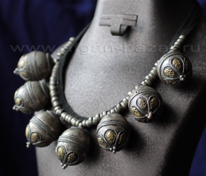 Афганское винтажное колье из семи туркменских бусин ручной работы. Афганистан, т