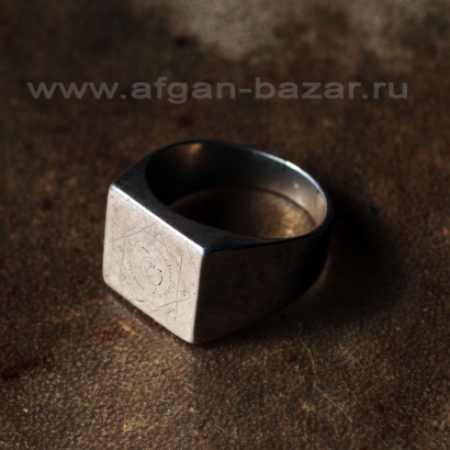 Мужской перстень с печаткой с изображением восьмиконечной звезды и магическими к