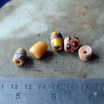 Африканские стеклянные бусины Кробо - African Ghana Krobo Beads. Лот из пяти бус