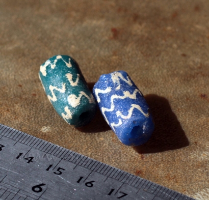 Африканские стеклянные бусины Кробо - African Ghana Krobo Beads. Лот из двух бус