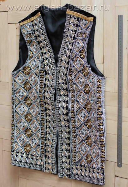 Афганская бархатная жилетка Маскат, расшитая люстром и зеркальцами-шиша. Афганистан, Газни, современная работа. Афганская бархатная жилетка Маскат, расшитая люстром и зеркальцами-шиша. Афганис