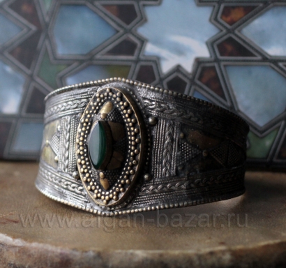 Винтажный афганский браслет с зеленым камнем. Афганистан, 20-21 в.