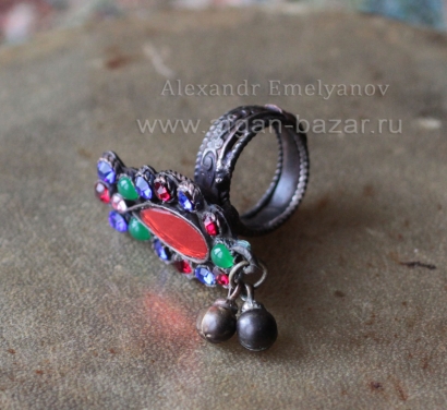 Перстень в индийском стиле, выполненный по образцу традиционных кашмирских украш