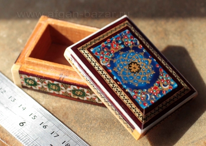 Деревянная шкатулка с инкрустацией "Хатам" с миниатюрной росписью