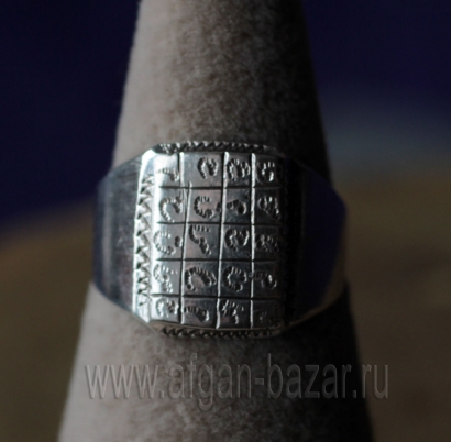 Иранский перстень с магическим квадратом. Размер - 17 Иранский перстень с магическим квадратом. Размер - 17