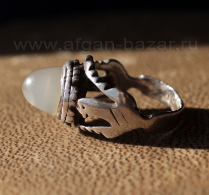 Винтажный иранский перстень с халцедоном. Иран, Тебриз, 20. Винтажный иранский перстень с халцедоном. Иран, Тебриз, 20.