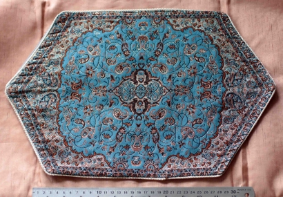 Расшитая салфетка с персидским орнаментом