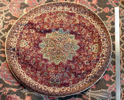 Расшитая салфетка с персидским орнаментом. Иран, современная работа Расшитая салфетка с персидским орнаментом. Иран, современная работа