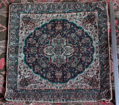 Расшитая салфетка с персидским орнаментом. Иран, современная работа