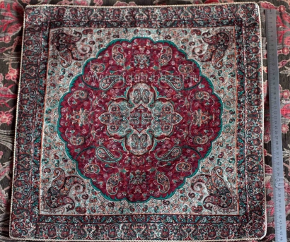 Расшитая салфетка с персидским орнаментом. Иран, современная работа