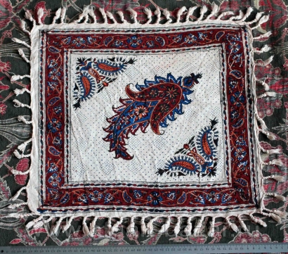 Декоративная салфетка с традиционным иранским набойным орнаментом "Каламкар". Ир