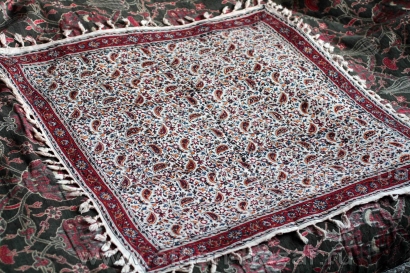 Декоративная салфетка с традиционным иранским набойным орнаментом "Каламкар". Ир