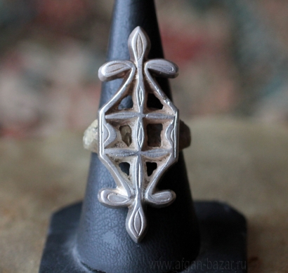Перстень, сделанный из старинной казахской серебряной нашивки на пояс