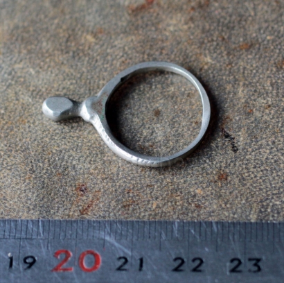 Афганское племенное кольцо необычной формы. Афганистан или северо-западный Пакистан, 20 в. Афганское племенное кольцо необычной формы. Афганистан или северо-западный Паки