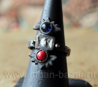 Перстень в афганском стиле, сделанный из деталей старых афганских украшений