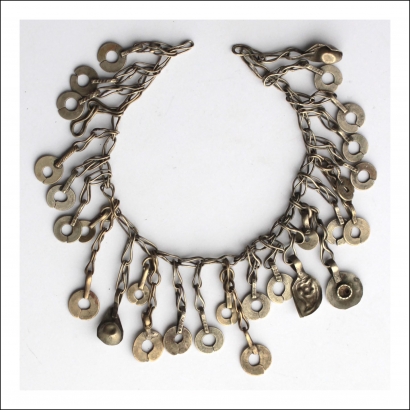 этническая фурнитура для расшивки костюма. Кучи цепи