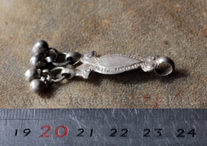 Подвеска, деталь афганского колье. Афганистан или Пакистан, племена Кучи, 20 в. Подвеска, деталь афганского колье. Афганистан или Пакистан, племена Кучи, 20 в.