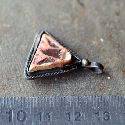 Подвеска с керамической вставкой по мотивам древнеегипетских украшений. Автор - 