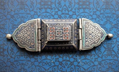 Старый пакистанский браслет на предплечье -  амулет "Бозубанд"