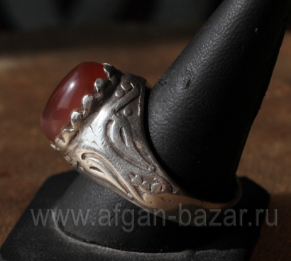 Мужской перстень в восточном стиле с сердоликом
