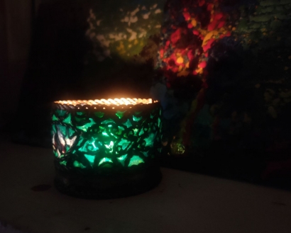 Подсвечник (для свеч-гильз) в технике горячей витражной эмали с изображением гла