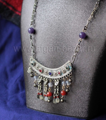 Кулон на цепочке, сделанный из старой афганской заколки