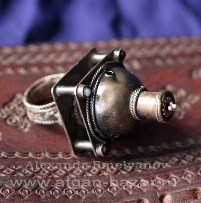 Перстень в бедуинском стиле. Выполнен по образцу традиционных бедуинских украшен