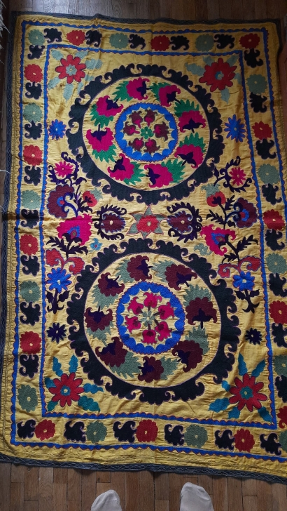 Винтажная узбекская сюзанне с ручной вышивкой. Можно использовать как скатерть или настенную декорацию Винтажная узбекская сюзанне с ручной вышивкой. Можно использовать как скатерть и