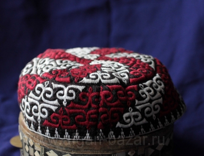 Традиционная туркменская тюбетейка. Туркмения, современная работа