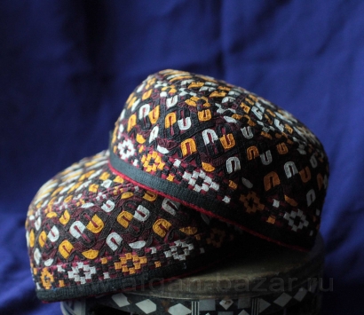 Традиционная туркменская тюбетейка. Туркмения, современная работа Традиционная туркменская тюбетейка. Туркмения, современная работа