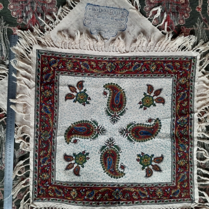 Декоративная салфетка с традиционным иранским набойным орнаментом "Каламкар"