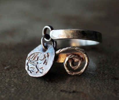Спиральное кольцо с изображением дракона. Автор - Щучкина Евгения