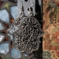 Серьги в виде традиционного ближневосточного амулета "Хамса" или "Рука Фатимы"