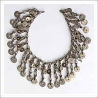 этническая фурнитура для расшивки костюма. Кучи цепи