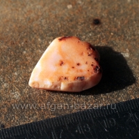 Бусина-амулет в виде сердца из агата (сердолика). Северная Африка, 20 в.