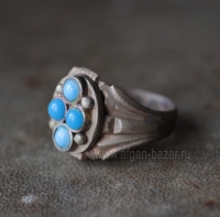 Афганский или пакистанский перстень с голубыми вставками под бирюзу Афганский или пакистанский перстень с голубыми вставками под бирюзу