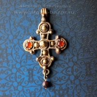 Кулон-крест по мотивам средневековых византийских украшений